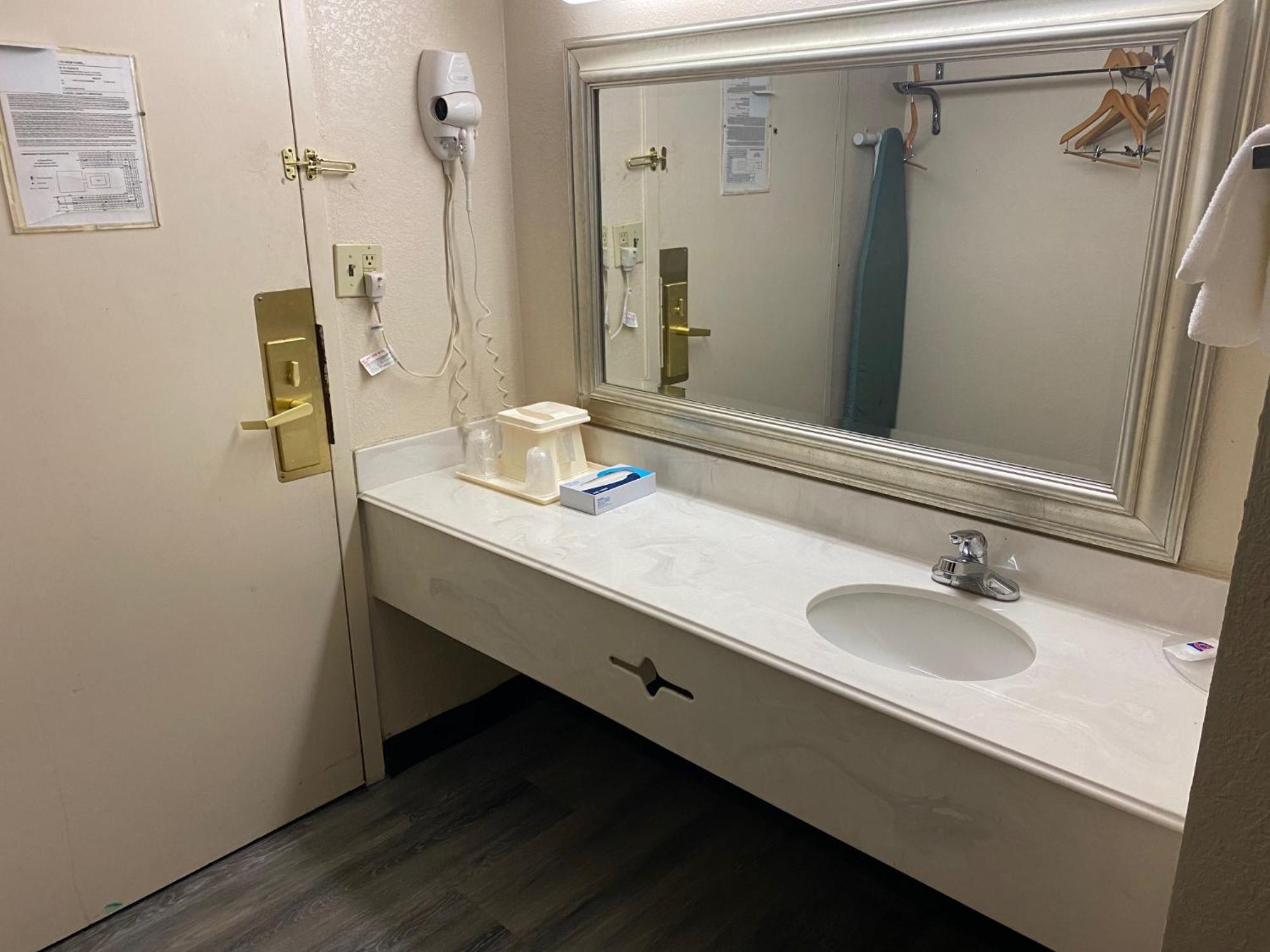 Motel 6 Rochester - Airport Eksteriør bilde